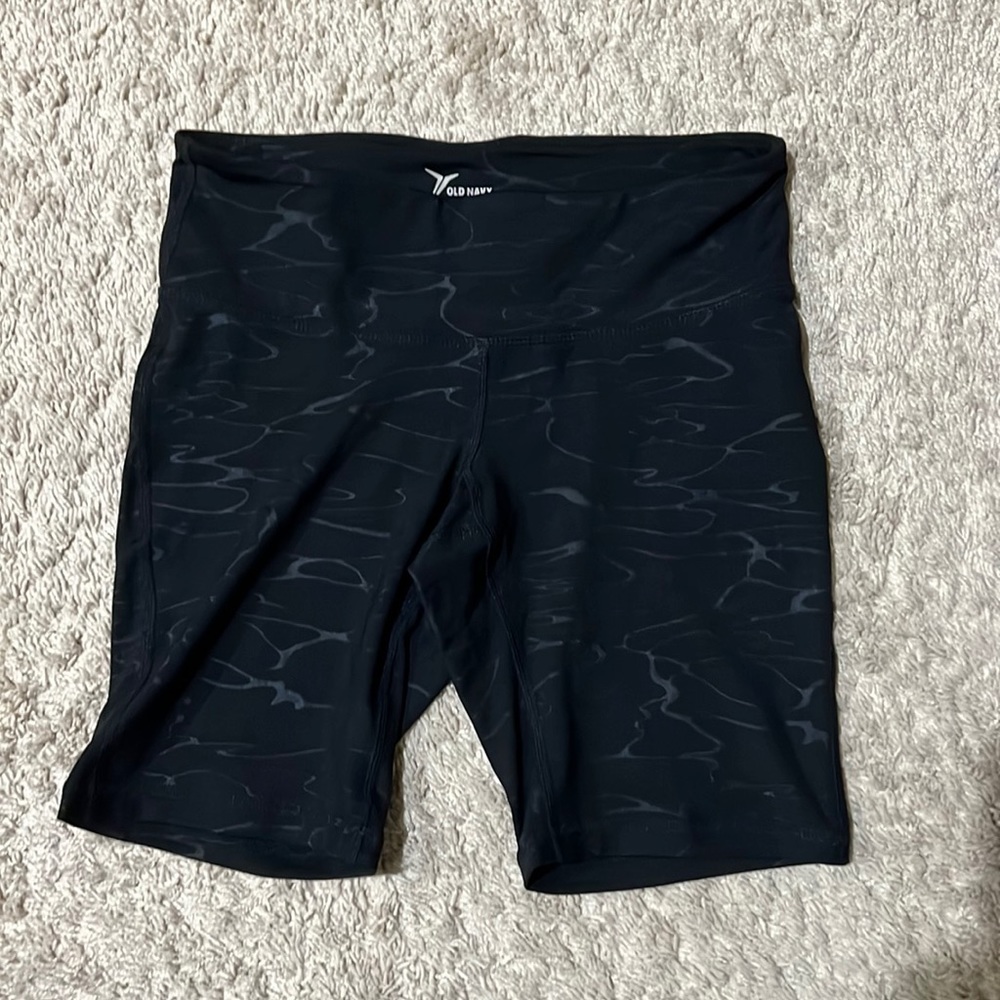 Old Navy active compression shorts black with iridescent wave pattern